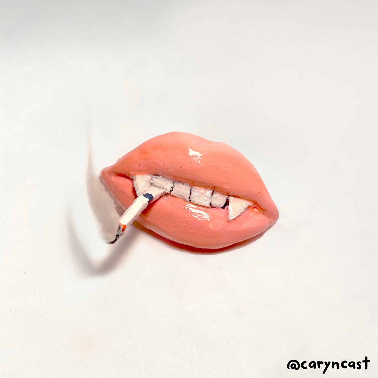 Pearl Smoking Fangs Lips Magnet